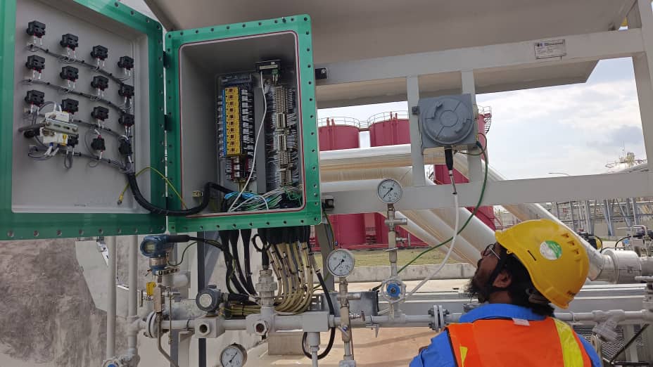 Field instrumentation control panel